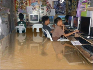 Illustration for article titled The Flood Tragedy Is Real. This Viral Photo Is Probably Not.